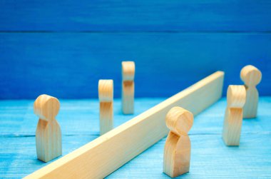 Toplum ilişkileri reddine bir bariyer yanlış anlama kavramı. İnsanlar önyargı arasındaki engelleri. Sosyal sınıfları