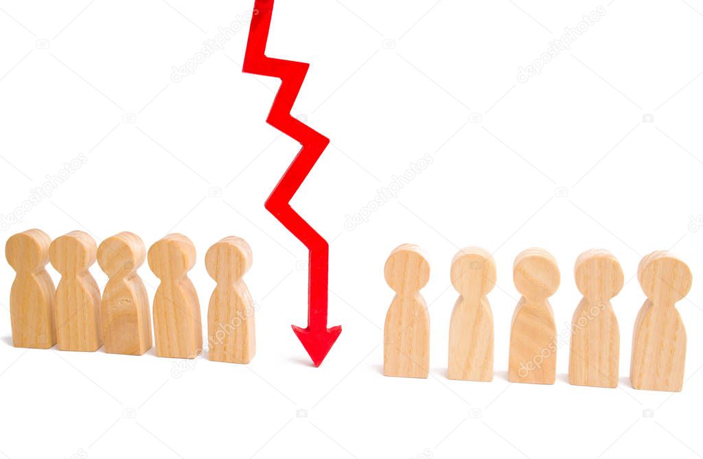 A number of people and a red arrow separating them. The concept is the division of the collective, the division of the social classes. Lack of chain link, staff shortage. Beat of the crisis.