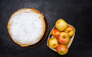 Vanilyalı krema ile geleneksel elmalı turta. Lehçe Charlotte. bir favori İngiliz tatlısı. çay için ev yapımı hamur işleri. sonbahar tatlı. kurabiye hamuru