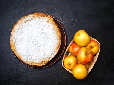 Vanilyalı krema ile geleneksel elmalı turta. Lehçe Charlotte. bir favori İngiliz tatlısı. çay için ev yapımı hamur işleri. sonbahar tatlı. kurabiye hamuru