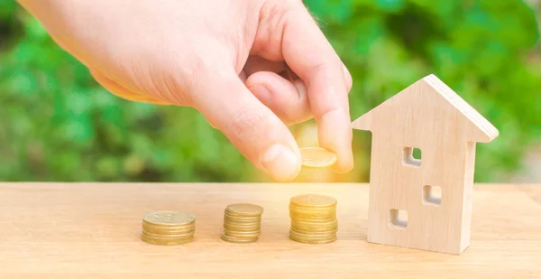 Konsep Investasi Real Estate Menyimpan Uang Untuk Membeli Rumah Baru — Stok Foto