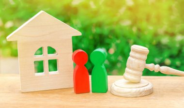 House, hammer of the judge with wooden figures of people. Clarification of ownership of property. Concept settlement of litigation. Rivals in business, competition, trial, conflict court. real estate. clipart