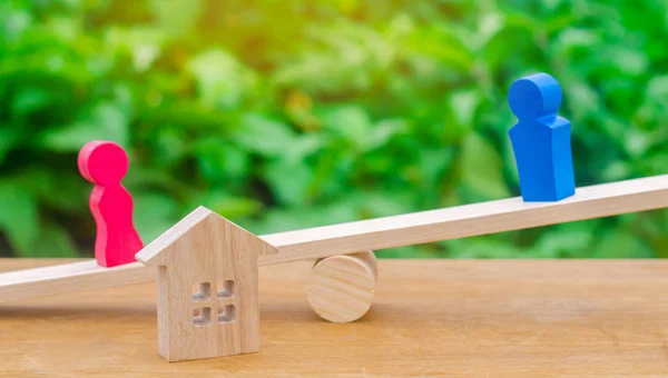 Division Property Legal Means Clarification Ownership House Wooden Figures People — Stock Photo, Image