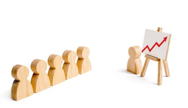 Ahşap figürler insan oluşumunda durup onların lideri dinlemeyeceğim. İş eğitimi, brifing ve ilham verici konuşma. Özetliyor, iş başarıları ve başarıları. Kırmızı yukarı ok