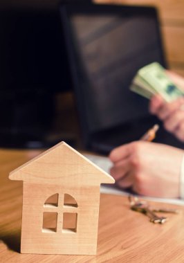 Emlak kavramı. Alış ve satış evleri. Kiralık Daire. Mülk satışı. İpotek ve vergi ödemeye. Borç ve kredi. Satın alma. Eve sattı. Emlak ve Emlak Hizmetleri