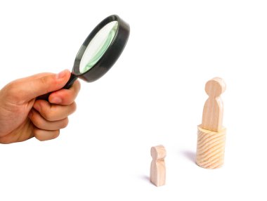 Büyüteç arıyor Büyüteç adamlara standları podyumda arıyor ve düşünce ve fikirleri dinleyicilere yayınları. Kişi verir siparişleri, lider, patron.