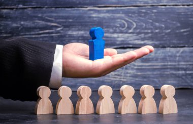Takım patronu. Liderlik. İş lideri. Takım başarı ve başarı. İş verimliliğini ve personel yeterlilik artırılır. Personel seçimi ve yönetimi kavramı