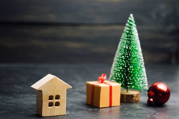 Casa Madeira Árvore Natal Venda Natal Imóveis Descontos Ano Novo — Fotografia de Stock