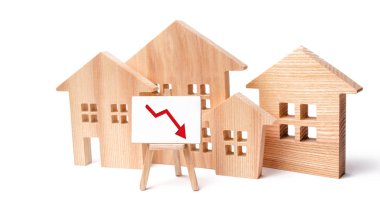 Emlak fiyatlarında bir düşüş. nüfus azalmasının. düşen faiz ipotek. konut satın almak için talep azaltma. düşük enerji verimliliği, düşük fiyatlar komün için. aşağı ok.