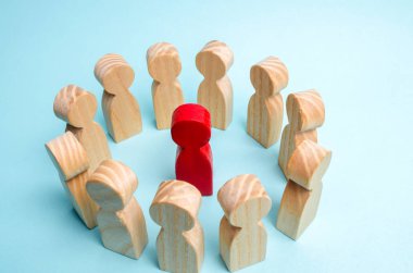 İşçilerin bir kalabalık bir daire içinde stand ve kendi akıl hocası, lider ya da bir iş takım liderlik kavramını Ceo.The dinleyebilirsiniz. Takım çalışması ve iş strateji geliştirme. Takımda verimliliği artırmak