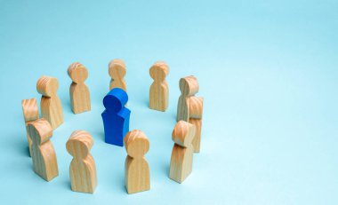 Bir iş takım liderlik kavramı. İşçilerin bir kalabalık bir daire içinde durup kendi akıl hocası, lider ya da patron dinlemeyeceğim. İş verimliliği artırma ve takım gelecek eylem planı geliştirme