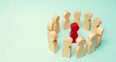 İşçilerin bir kalabalık bir daire içinde stand ve kendi akıl hocası, lider ya da bir iş takım liderlik kavramını Ceo.The dinleyebilirsiniz. Takım çalışması ve iş strateji geliştirme. Takımda verimliliği artırmak