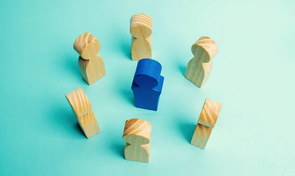 A crowd of workers stand in a circle and listen to their mentor, leader or boss. The concept of leadership in a business team. Improving work efficiency and developing a future action plan in the team