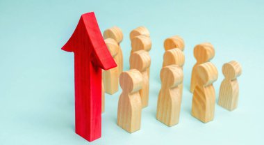 İş takım ve kırmızı yukarı ok çalışanları önce. Bir başlangıç kavramı. Başarılı iş büyüme. Yeterlilik ve işçilerin yeniden eğitme. Yeni bir proje başlatılıyor. Promosyon. Hedef başarı