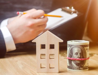 Emlakçı. Mülk değeri. Bir ev, bir daire alıp satmak. Ev kirası. Uygun fiyatlı konutlar. Finansal yatırımlar ve yeni binaların inşası. Finansal riskler. Emlakçılık Hizmetleri