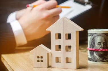 Emlakçı. Mülk değeri. Bir ev, bir daire alıp satmak. Ev kirası. Uygun fiyatlı konutlar. Finansal yatırımlar ve yeni binaların inşası. Finansal riskler. Emlakçılık Hizmetleri