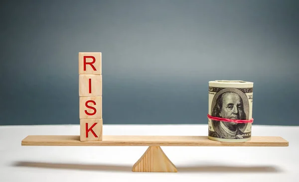 Dolary Nápis Riziko Váze Koncept Finančního Rizika Investování Podnikatelského Projektu — Stock fotografie