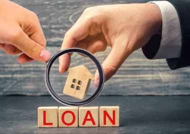 Minyatür ahşap ev ve yazıt 