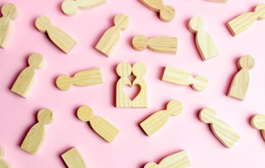 İki insan figürleri birlikte pembe bir arka plan üzerinde bir kalp şeklinde bir boşluk oluşturur. Sevgi ve ikinci yarısı için arama kavramı. Bir ruh eşini bulmak ve bir aile kurmak. Aşk ve romantizm