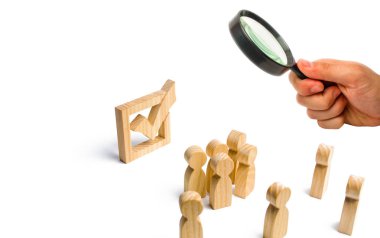 İnsanlar yakın durmak ve kutuya onay işareti bakın. seçim, anket veya referandum. . Seçmenler parlamento ya da Başkan seçimlerinde katılmak. Karar verme, takım çalışması. Anket seçici odak