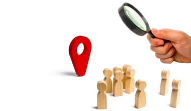 İnsanlar konum işaretçisini duruyor. Gezinti ve mekan kavramını. Şehrin her yerinde yönlendirme, casusluk vatandaşlarına. olaylar ve olaylar konumu. Turizm ve seyahat.