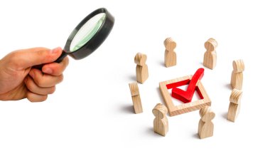 İnsanlar bir daire içinde standı ve kutuya onay işareti bakın. seçim, anket veya referandum. Anket insanlar. Seçmenler parlamento seçimlerinde katılmak. Karar verme, takım çalışması. Seçici odak