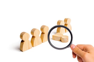 Büyüteç Camı saflarında askeri standında arıyor. Zayıf bağlantı gücü, hastalık bir düşüş. Oluşumunda insanlar ahlak yıkılışı, onları yeşil olan yere düştü..