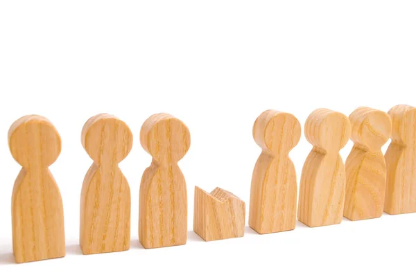 Do not give up to expectations and did not fulfill the task. Weak player, worker for dismissal. A row of wooden people and a broken figure of a person among them. The concept of a weak link.