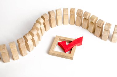 Bir sıra insan ve beyaz zemin üzerine kırmızı onay işareti. Seçimler ve önemli kararlar, bir referandum, bir anket, sosyal bir canon ve bir norm, gelenekleri kavramı. Demokrasi ve meşruiyet.