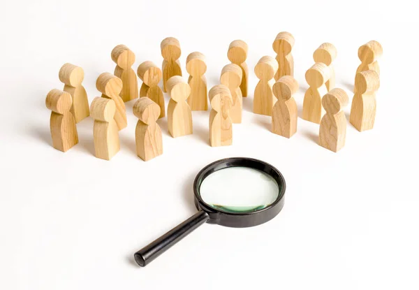 Wooden Figures People Look Magnifying Glass Search Answers Questions Searches — Stock Photo, Image