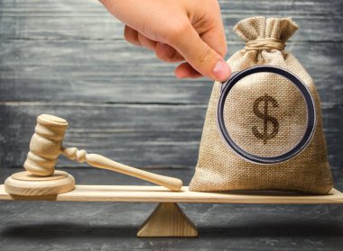 Yürütme ve yargı süreçleri yolsuzluk. Kirli para. Yasadışı fonların yapma. Finansman kaynakları yasadışı. Finansal akışları izleme. Lobiciler ve üçüncü parti çıkarları lobi