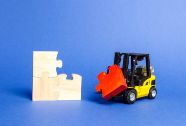 forklift kamyon bitmemiş set için eksik kırmızı bulmaca getiriyor. projenin inşası ve tamamlanması. Tüm bileşenlerin montajı. Projeye yatırım çekmek. Başlangıç, kitle fonlaması.