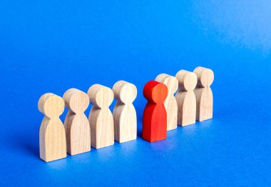 Kırmızı bir figür insan çizgisinden çıkar. Liderlik nitelikleri, yetenekli ve girişimci çalışan. Hr yeni çalışanlar, adaylar arasında seçim arıyor. Uygun bir aday. yönetim kadrosu