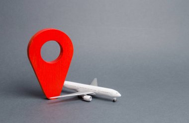 Kırmızı pozisyon pimi ve yolcu uçağı. Hava yolculuğu ve turizm, seyahat. Hedef noktası. Dünya çapında serbest dolaşım ve vizesiz seyahat. Havayolu. Mal ve ürünlerin hızlı teslimatı.
