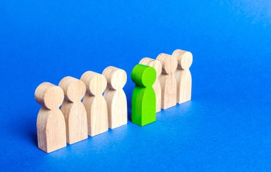 Yeşil bir rakam kişi hat dışarı geliyor. HR yeni çalışanlar arıyor, adaylar arasında seçim. Uygun bir aday. yönetim personeli. Liderlik nitelikleri, yetenekli çalışan