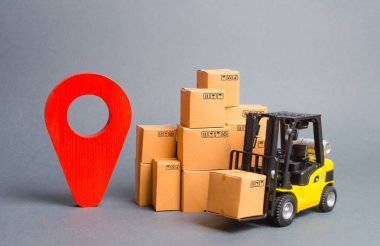 Karton kutular ve kırmızı pozisyon pin ile sarı Forklift kamyon. Paketleri ve malları bulmak. Internet üzerinden izleme parsel. Siparişlerin teslimi için minimum rota oluşturma algoritması