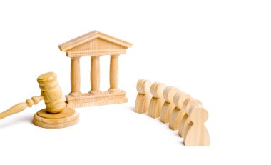 Hükümet ve hakimin tokluk evinin yanında duran insanlar. yargı sistemi ve yasama kavramı. Hukuk ceative aparatları. Adliye, banka. Devlet siyasal sistemi.