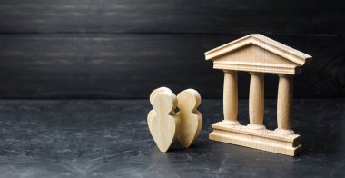 Hükümet binasının yanında duran bir grup insan. Yetkililerin aparatkavramı, hükümetin yürütme organı. Devlet organları, güç ve yönetim. banner kopyalama alanı