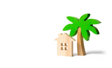 Ahşap palmiye ağacı ve kulübe izole bir arka plan üzerinde. Kavramsal eğlence ve tatil. Kiralık evler ve tesiste özellikleri. Romantik seyahat. Eğlence ve dinlenme.