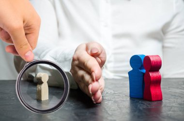El, ebeveynleri ve çocuğu ayırır. Ebeveynlerin ebeveynlik haklarından yoksun bırakılması. Bir çocuğun evlat edinilmesine yasal veya yolsuzluk engelleri. Çocuk istismarına karşı. Psikolojik yardım. Aile