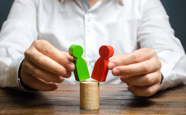 Lider hangi adayı göreve vereceğine karar verir. personel ateş. Kafa Ofset. İş optimizasyonu, kilit çalışanların sadık çalışanlarla değiştirilmesi. Güç değişimi. Yolsuzlukla mücadele. sistem kurtarma