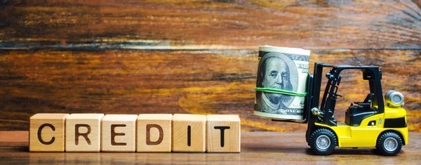 Kelime Kredi ve forklift ile ahşap bloklar. Borç borç veren tarafından borç veren tarafından belirli bir faizle para kullanımı için sağlanan. Banka kredileri. Ticaret, tüketici, yatırım kredileri