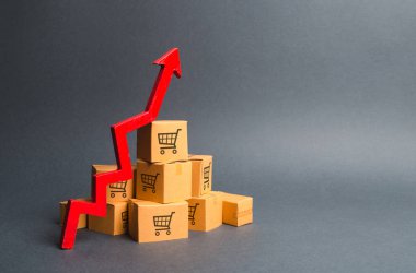 Alışveriş arabaları ve kırmızı yukarı ok çizim ile karton kutular bir yığın. Mal ve ürün üretiminin büyüme hızı, ekonomik göstergelerin artması. Artan tüketici talebi, ihracat