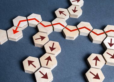 Kırmızı ok birçok geçilmez seçenekleri ile en uygun yolu bulur. Stratejik planlama, iş geliştirme, yeni pazarlar ve fırsatlar arayışı. Risk yönetimi, doğru kararlar alma.