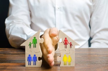 Bir avukat konular arasında bir ev veya mülk paylaşır. Boşanma kavramı, bölünme süreci. Gayrimenkulün bir kısmına ilişkin mülkiyet haklarının ve normlarının düzenlenmesi. Evlilik sözleşmesi
