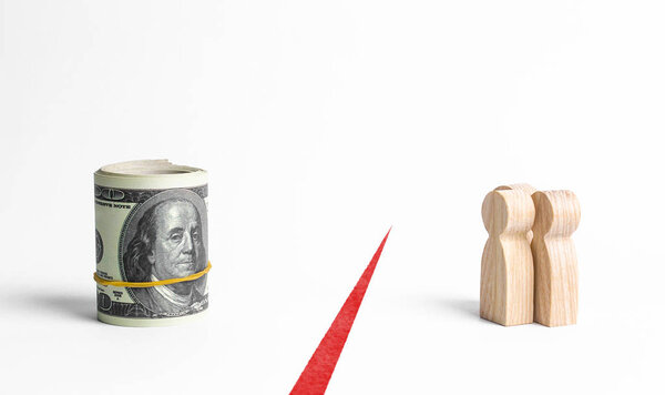 Фигуры людей и пачка денег разделены красной линией. Недоступность фондов, отсутствие инвестиций и задержка зарплаты. Сохранение заработной платы и конфискация сбережений. Бедность
