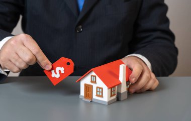 Mülk değeri. Emlak satışları. Ev alımında indirim al. Konut fiyatları, piyasa eğilimleri, mortgage planlama, yatırım kararları, tüketici fırsatları, yasal süreçler