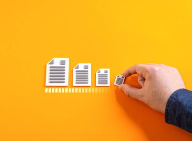 Dijitalleşme lehine kağıt dökümanları azaltılıyor. Düzenleyici kuralların gevşetilmesi, bürokrasinin azaltılması, dijital ekonomi, e-hükümet, iş akışı verimliliği, iş süreçlerinde yenilik.