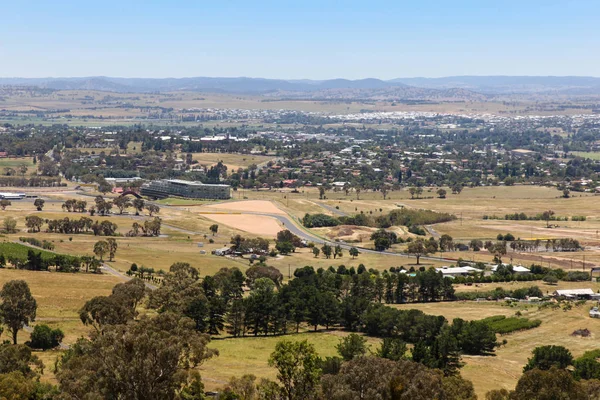 区域国家城市巴瑟斯特从著名的登上全景家澳洲的最著名的汽车比赛 巴瑟斯特位于新南威尔士的中西部地区 — 图库照片