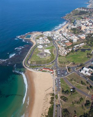 Helikopter Nobbys ve Newcastle plaj. Bu iki büyük plajları sadece birkaç dakika uzaklıktadır Cbd turist ve yerliler ile popülerdir. Newcastle New South Wales Sydney hemen kuzeyinde büyük bir şehirdir.